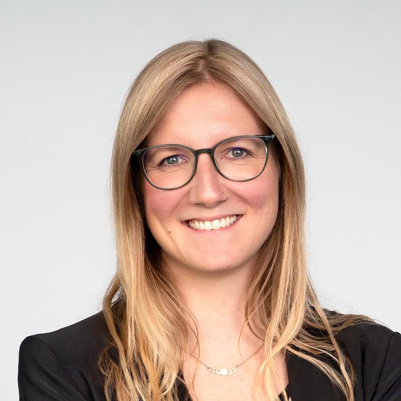 Nina Hirschinger, Vogel IT-Akademie