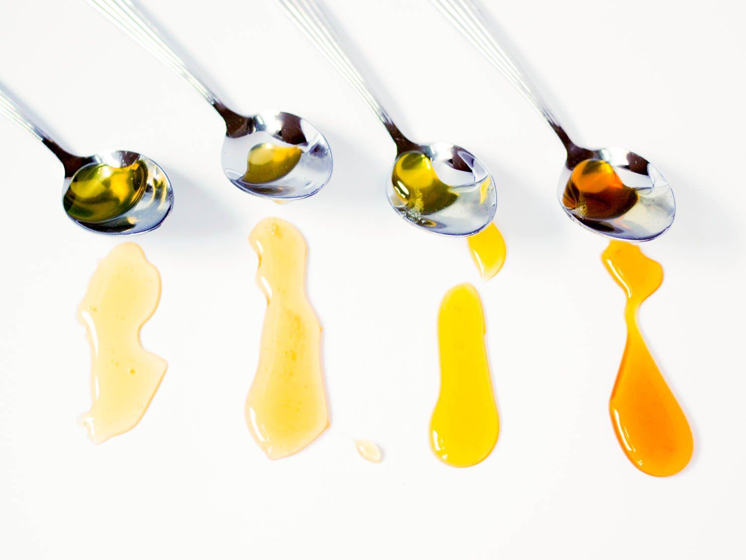 Honey colours on spoons