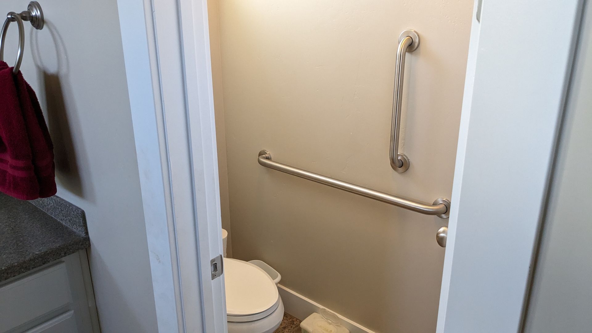 A bathroom with a toilet