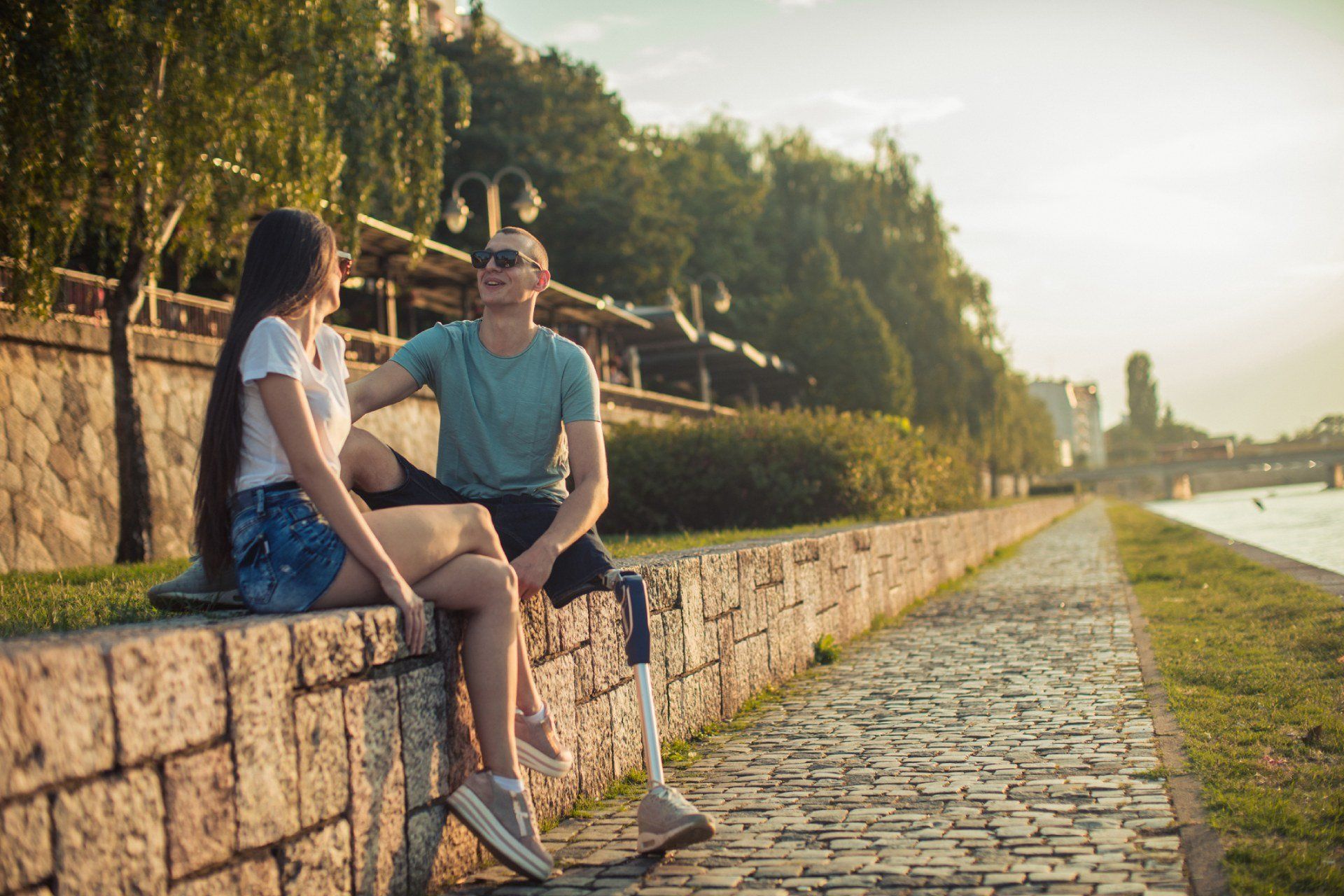 ragazzi con protesi agli arti inferiori