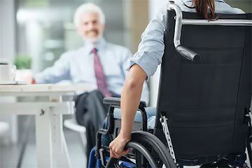 sedia a rotelle pieghevole per anziani e disabili