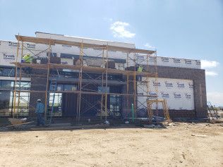 A large building is being built with scaffolding around it.