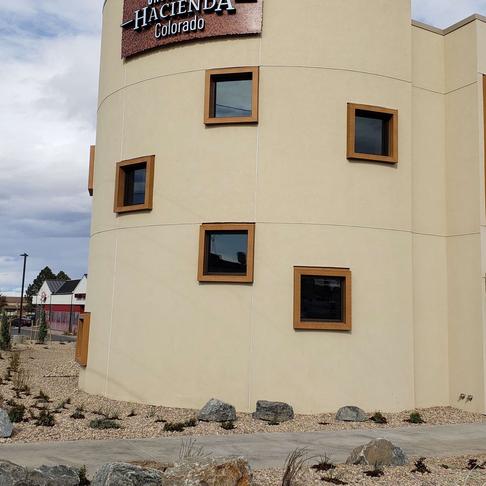 A building with a sign that says hacienda on it