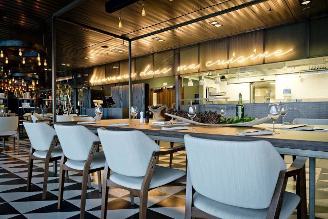 Restaurant Le Chef, lettrage au néon