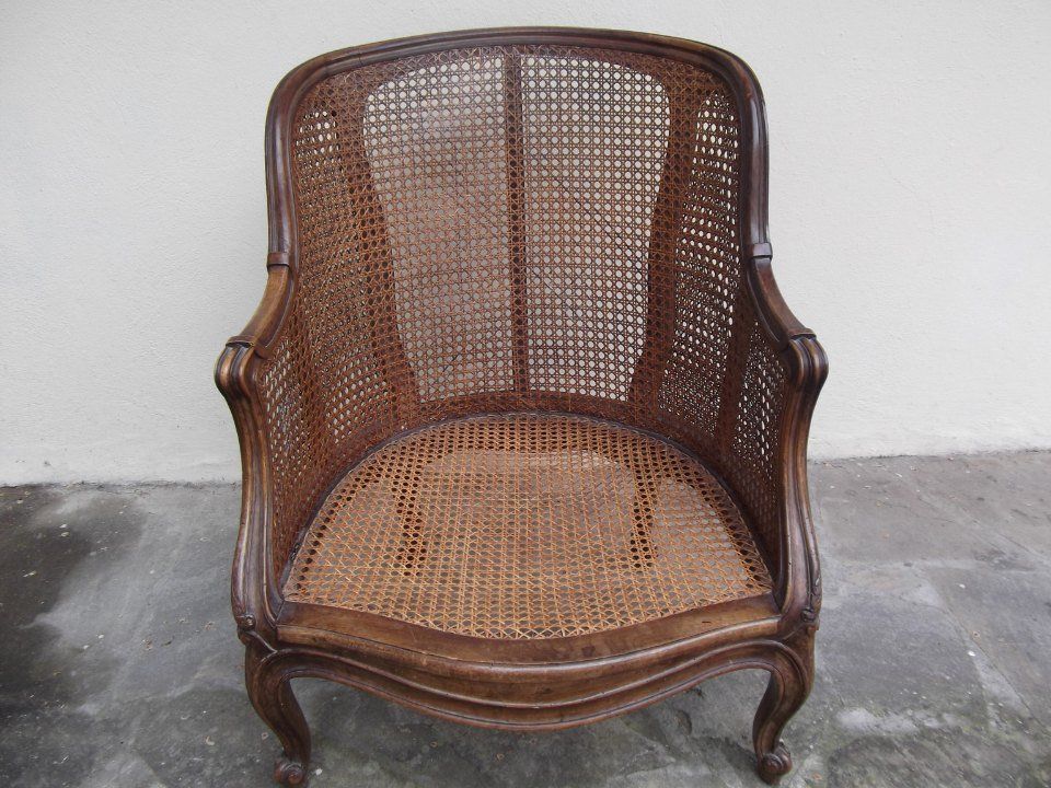 poltroncina con seduta in paglia di Vienna