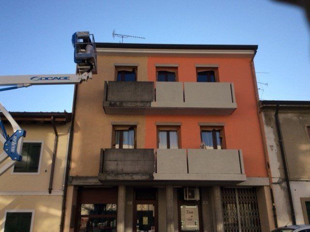 Tinteggiatura facciate esterne palazzi