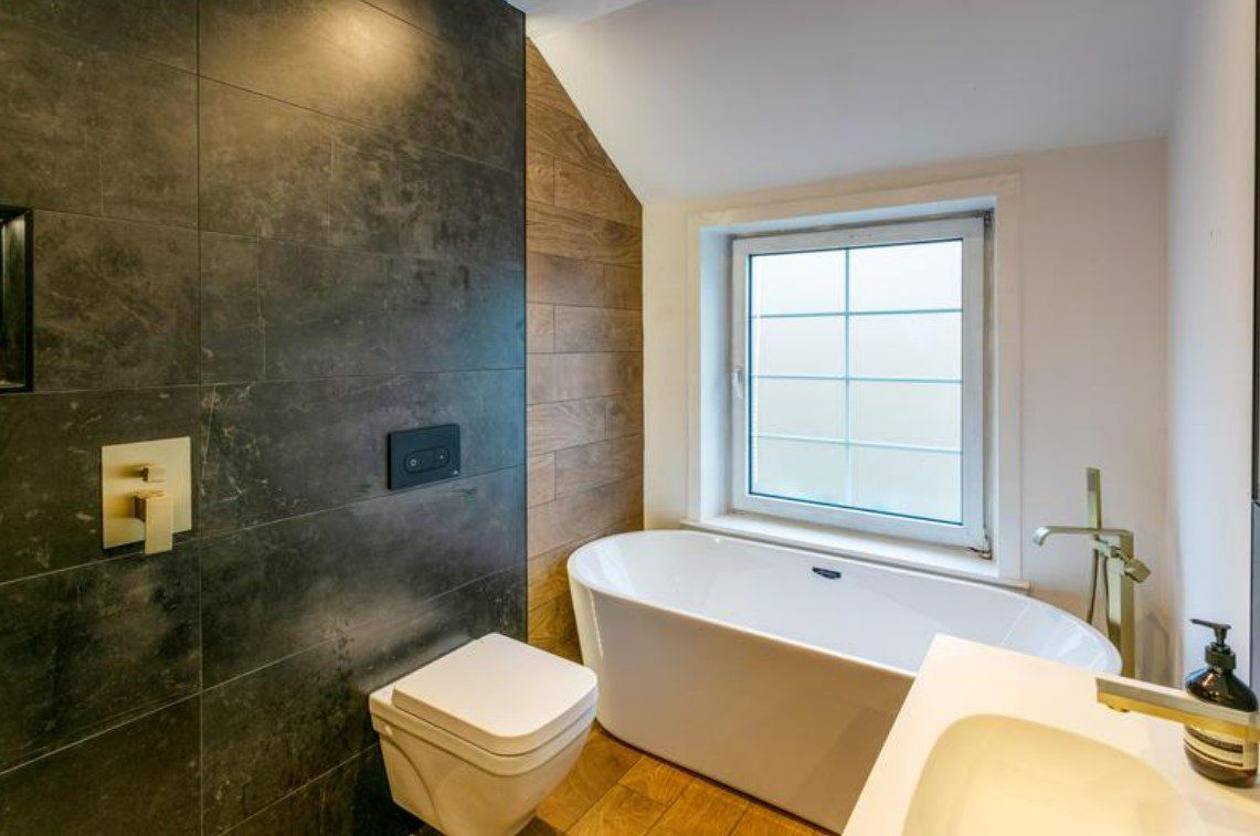 picture of a new white and black bathroom suite fitted by Plumbers Sheffield