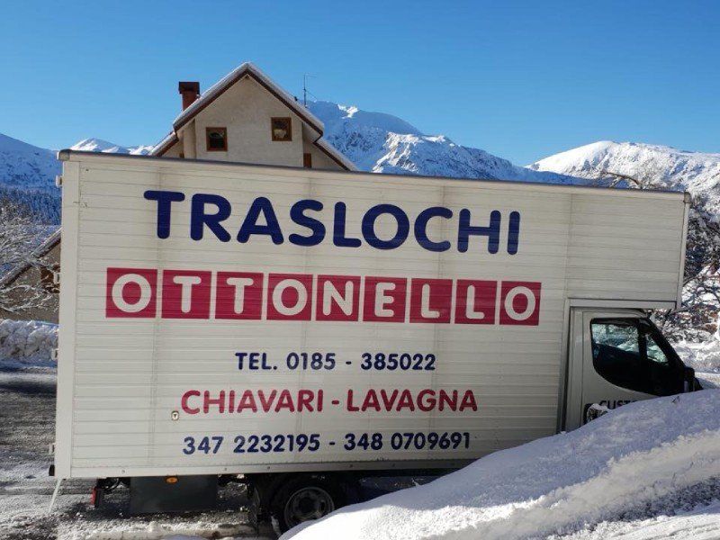 furgone per trasloco nella neve