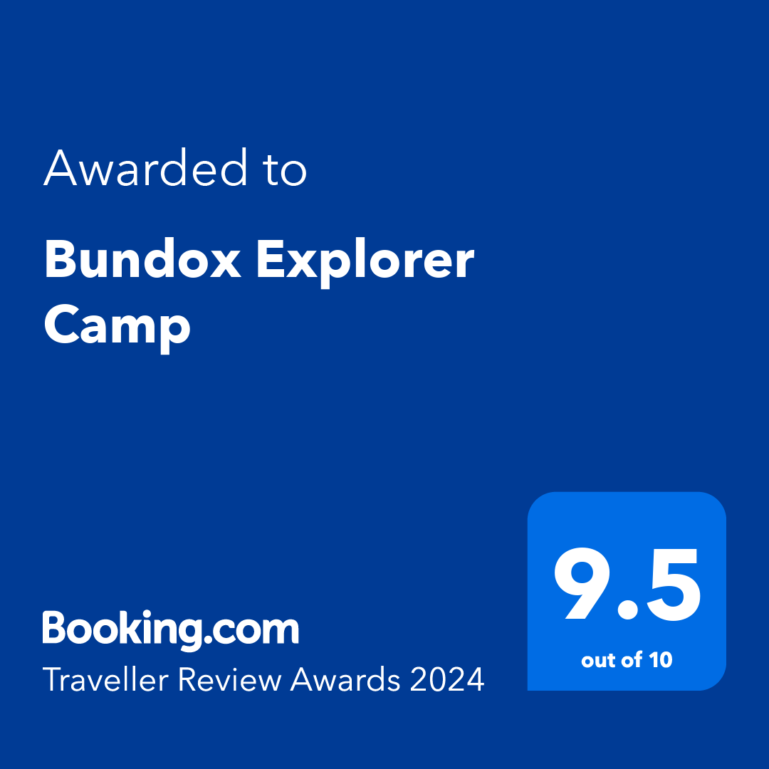 Booking.com award for Bundox Explorer Camp: 9.5 out of 10 rating, blue background.