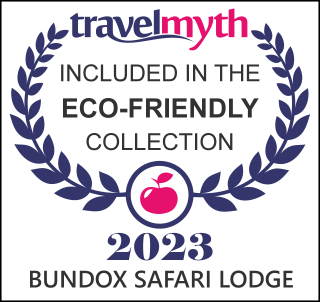 Travelmyth eco-friendly badge for Bundox Safari Lodge. Features a wreath, apple icon, and