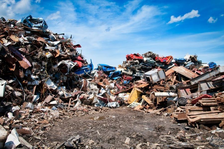 A Large Pile of Scrap Metal Is Sitting on Top of A Dirt Field — H & H Metal Recycling In Kunda Park,