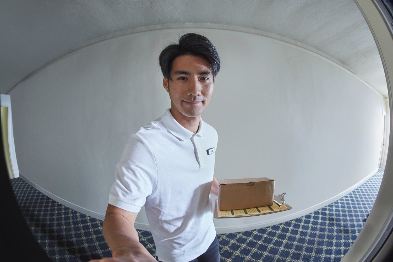 bezorger aan de deur