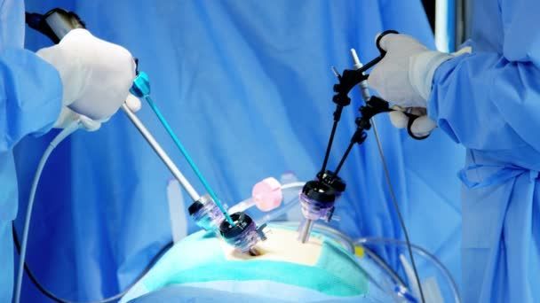 DR. JOSÉ VÍCTOR SOLÍS SAMPERIO - Cirugía laparoscópica