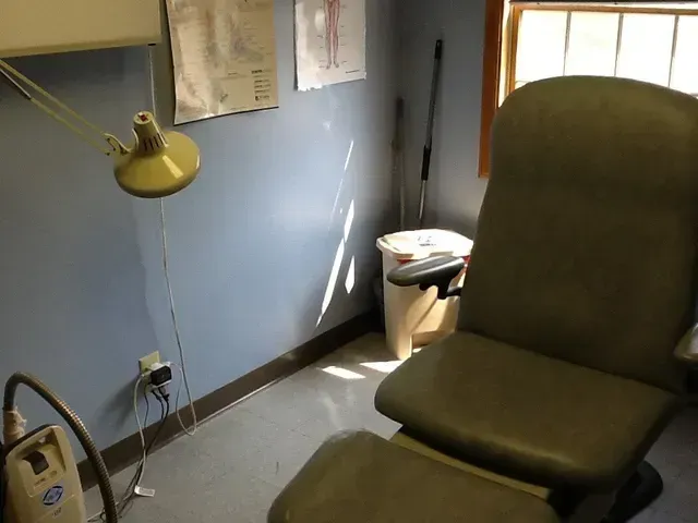 Green Chair — North Haven, CT — Advanced Foot Care Specialist Of Connecticut