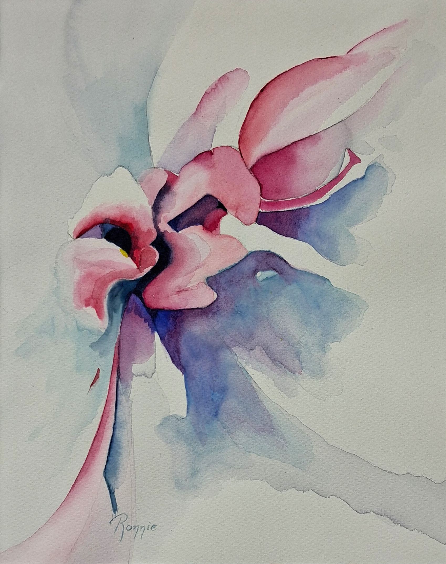 Abstracte aquarel in roze en blauw met vloeiende sculpturale bloemvormen en subtiele inktaccenten.