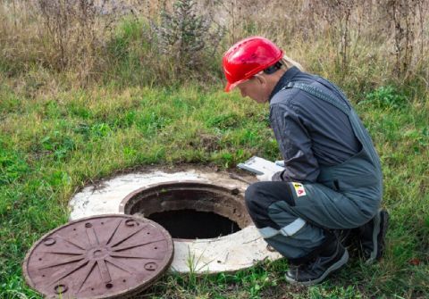 Common signs you need septic pumping services including slow drains and odors