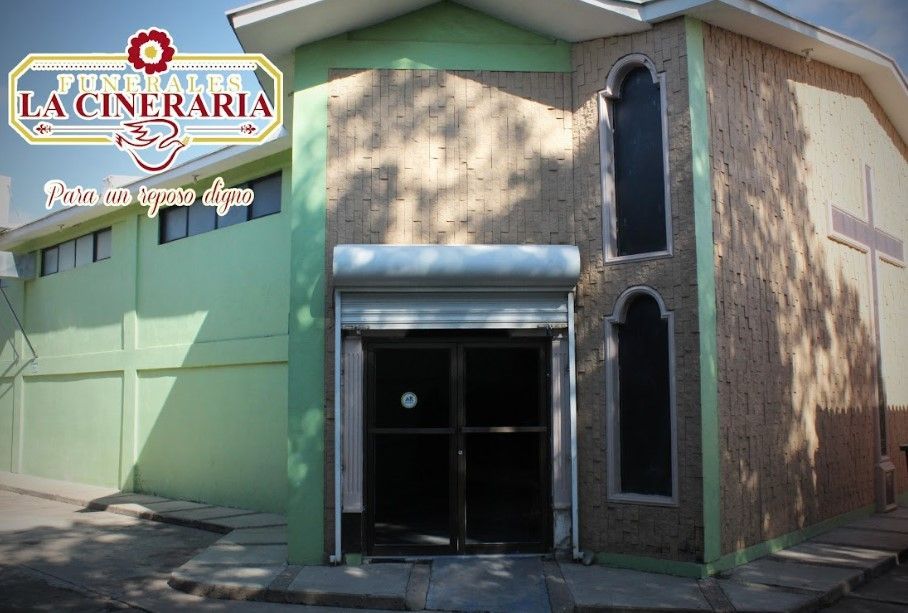 Un edificio verde con un cartel que dice la cineraria
