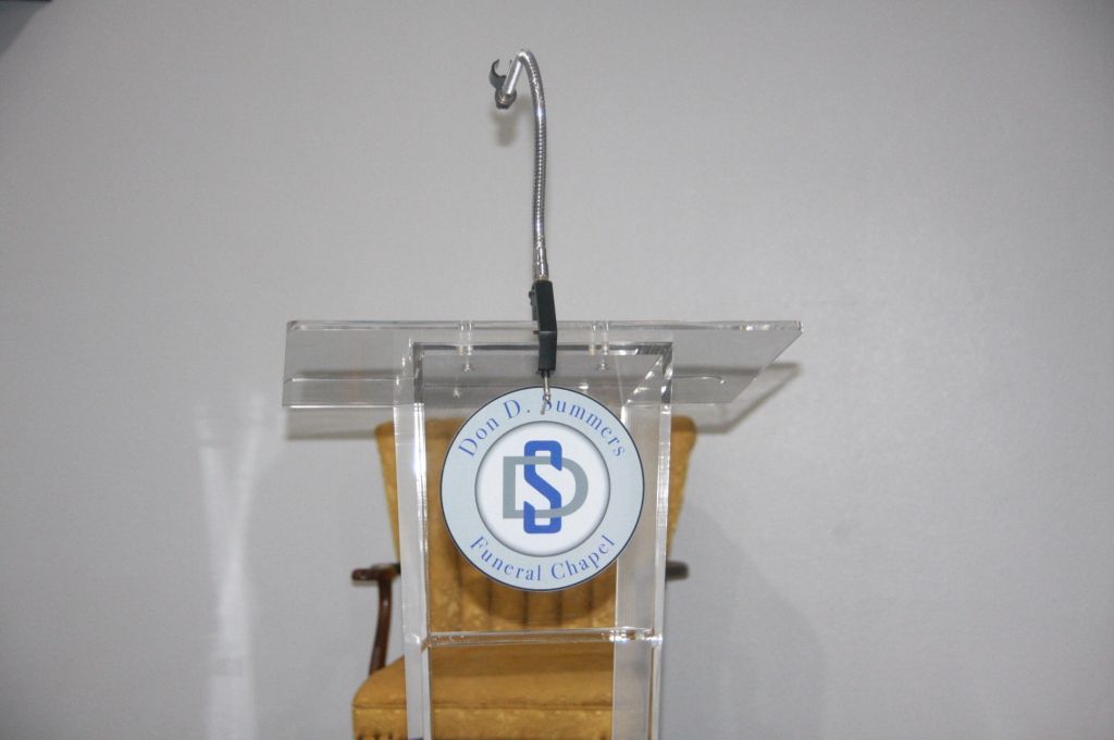 A podium with the letter s on it