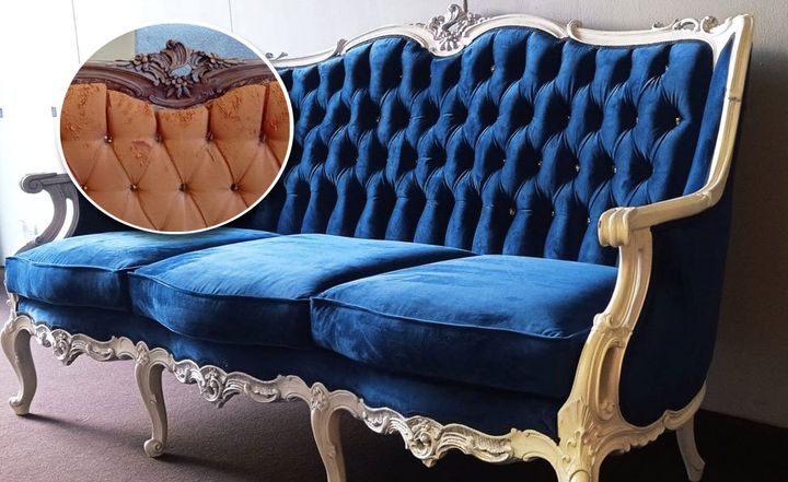 restauro tappezzeria di un divano blu antico