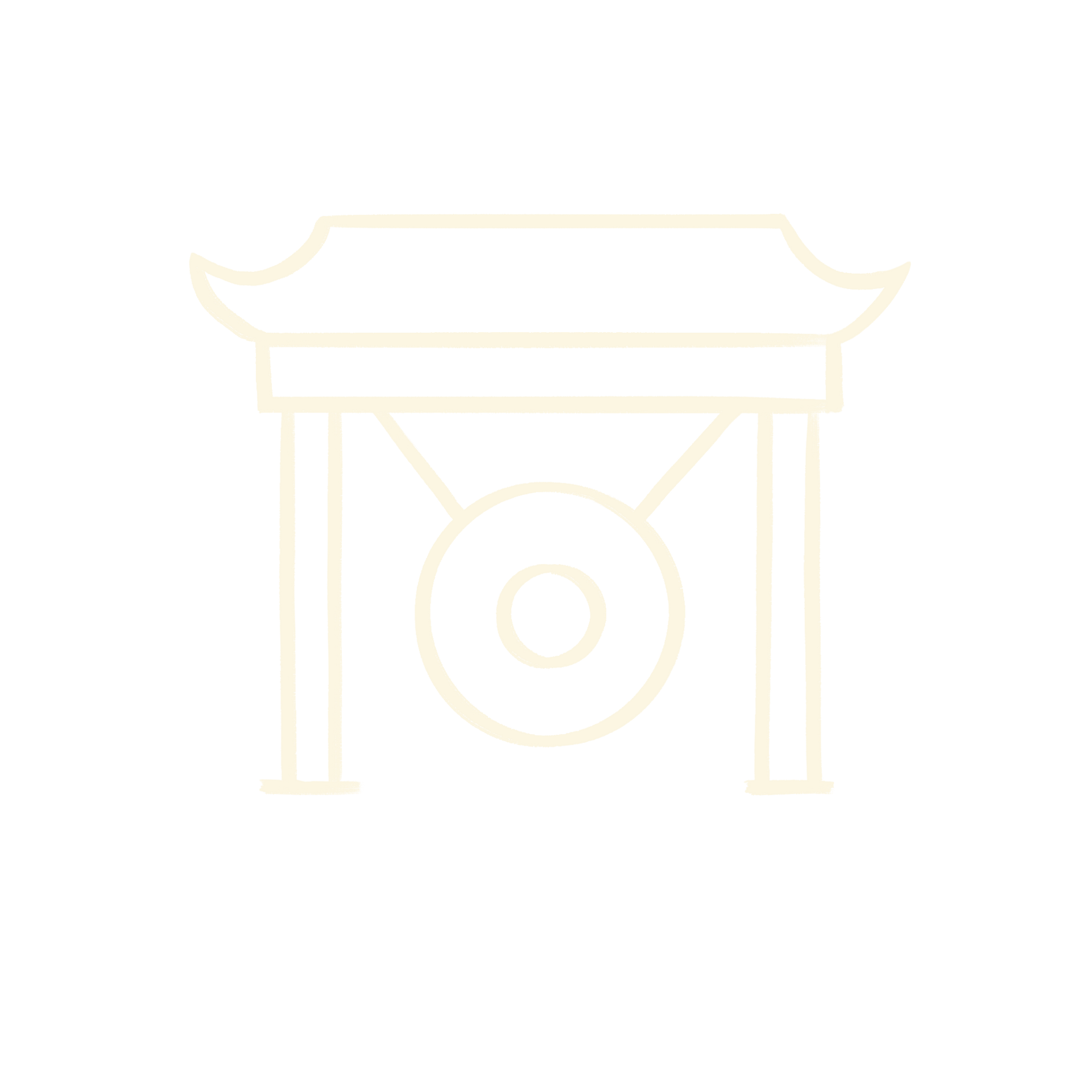 Cremefarbener Gong in einer Struktur im traditionellen asiatischen Stil.