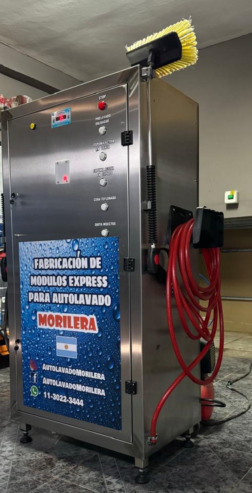 Máquina de lavado de coches de acero inoxidable con cepillo y manguera, letrero del servicio