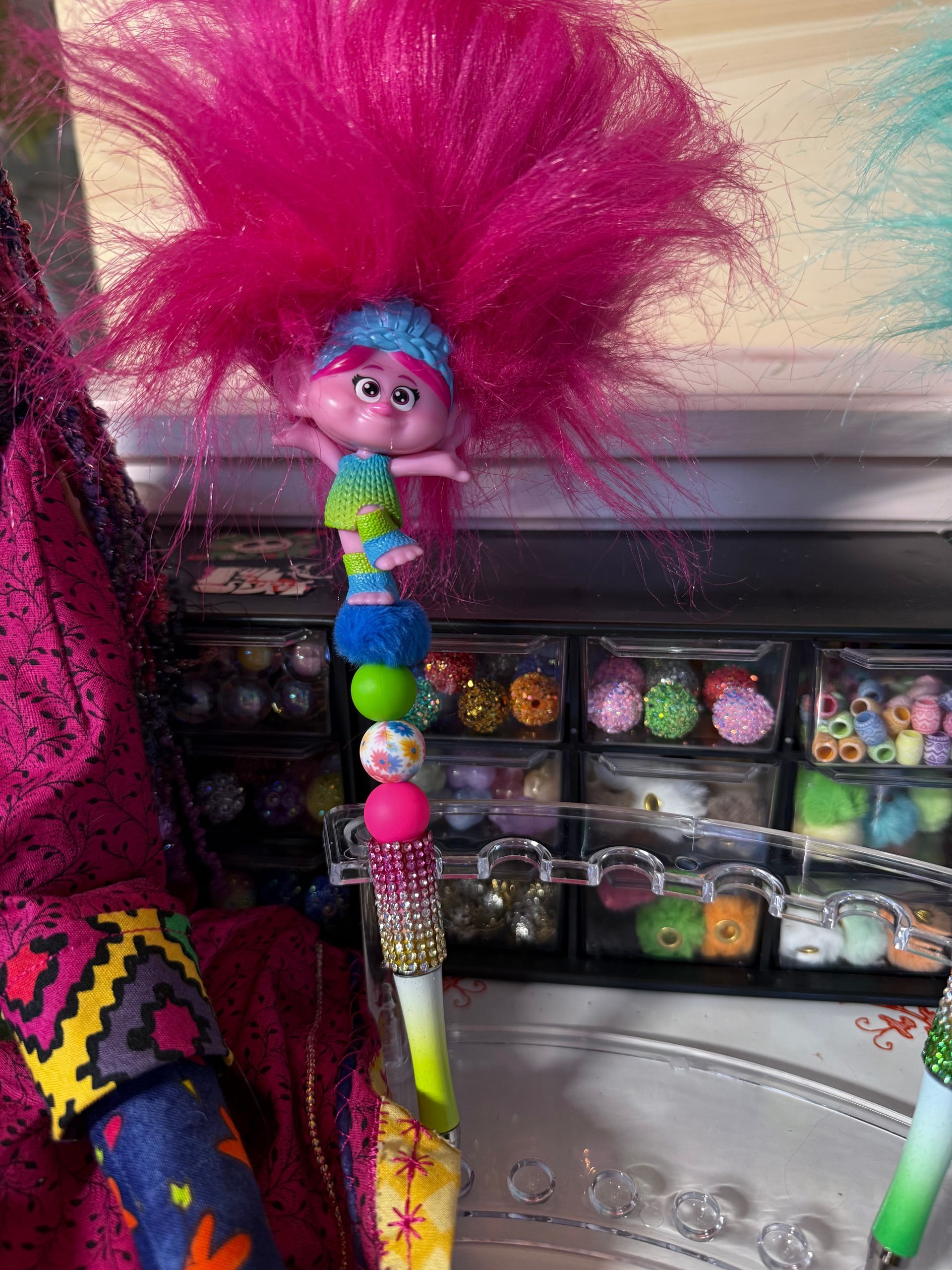 TROLL W/HEADBAND BEADED PEN