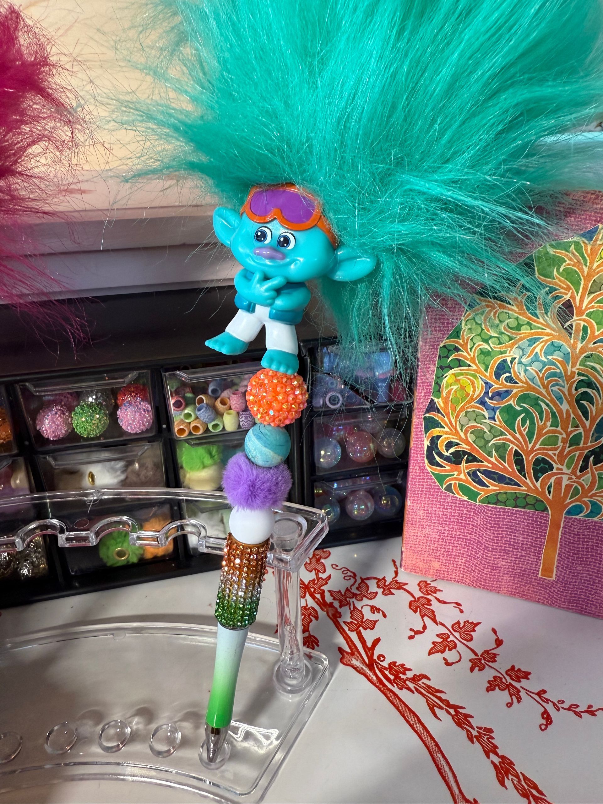 TROLL W/SUNGLASSES BEADED PEN