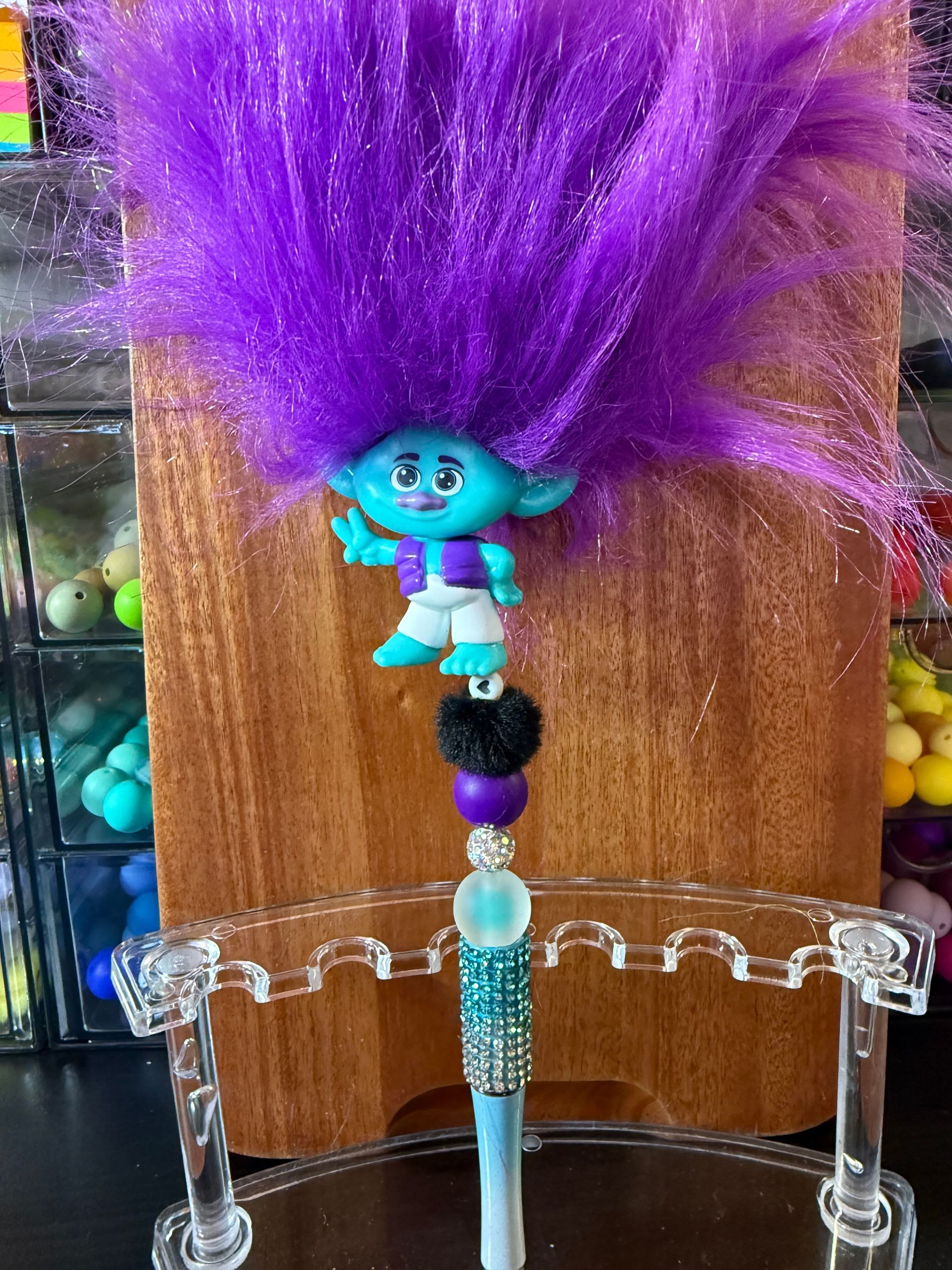 TROLL W/VEST BEADED PEN