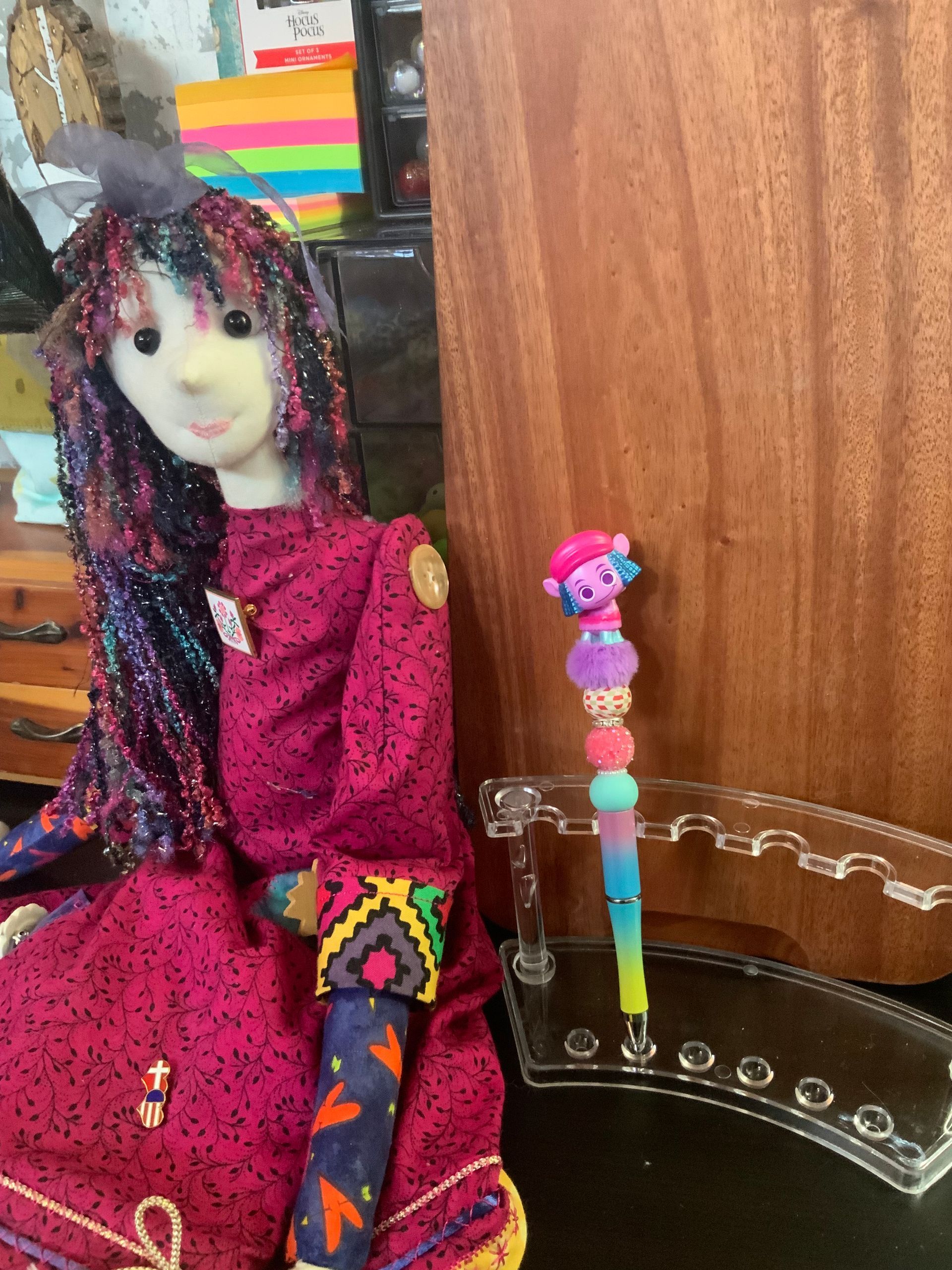 TROLL W/ PINK HAT BEADED PEN