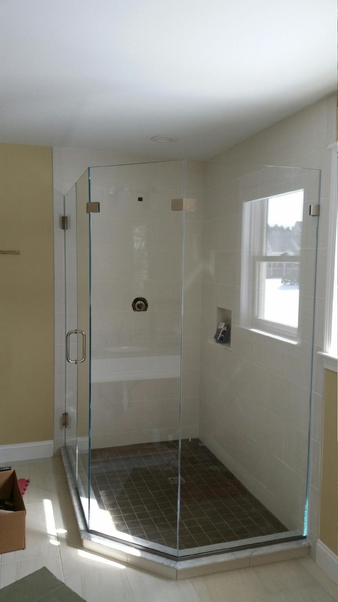 neoangle_glass_doors_white_tiles