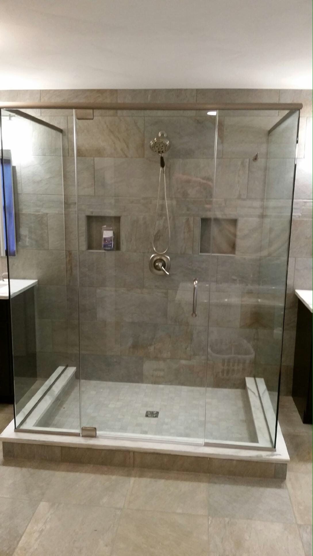 shower_door_biege_tiles