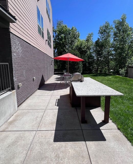 Community patio and bbq area