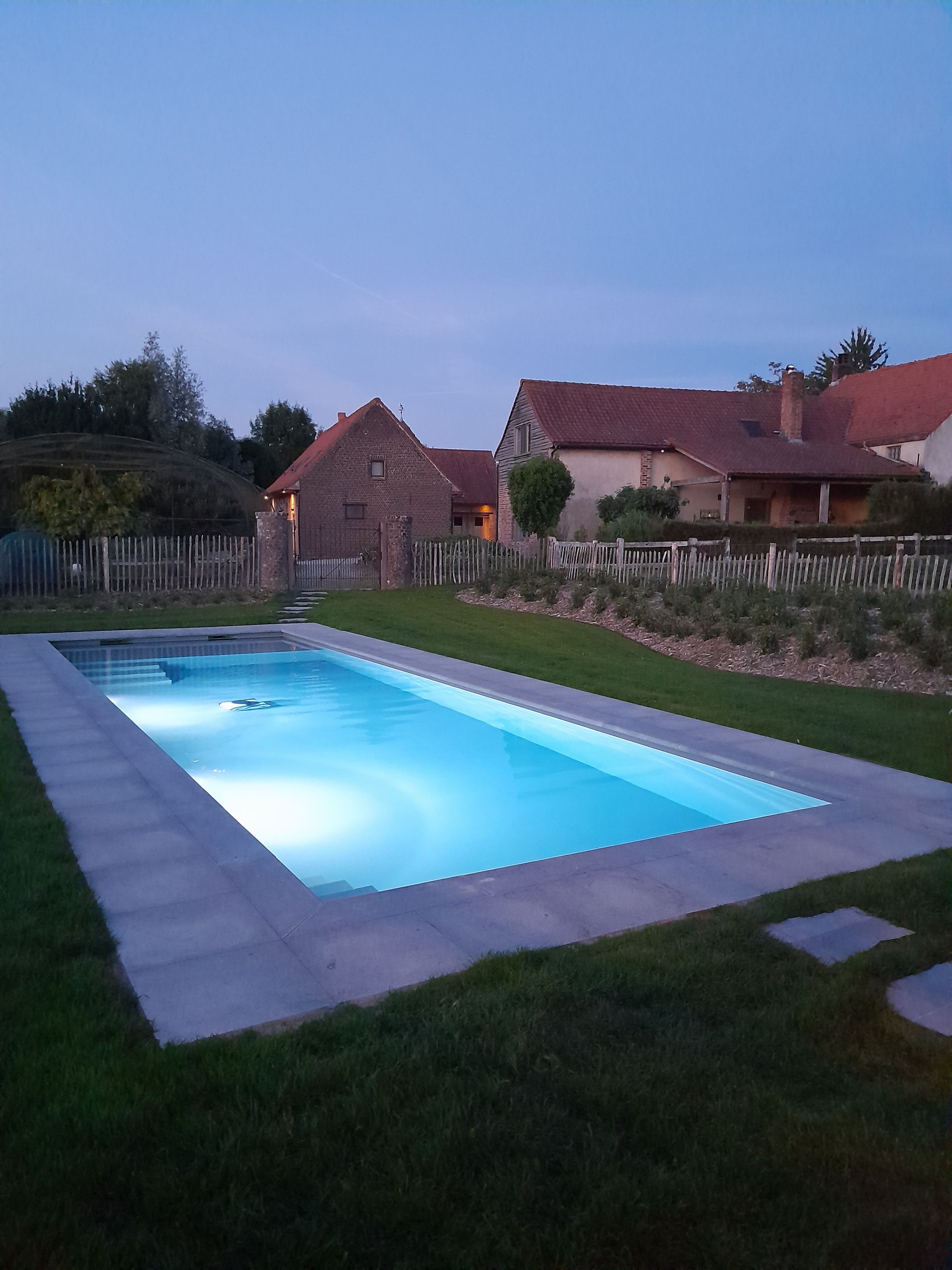 grote vakantiewoning met verwarmd zwembad, groot vakantiehuis met verwarmd zwembad