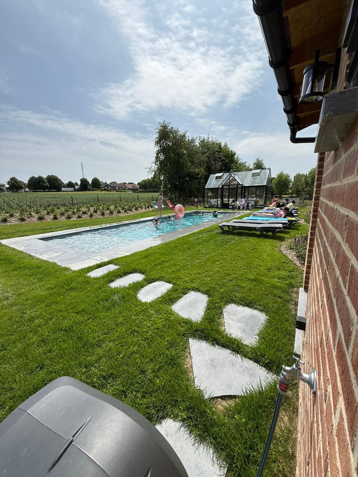 grote vakantiewoning met verwarmd zwembad, groot vakantiehuis met verwarmd zwembad