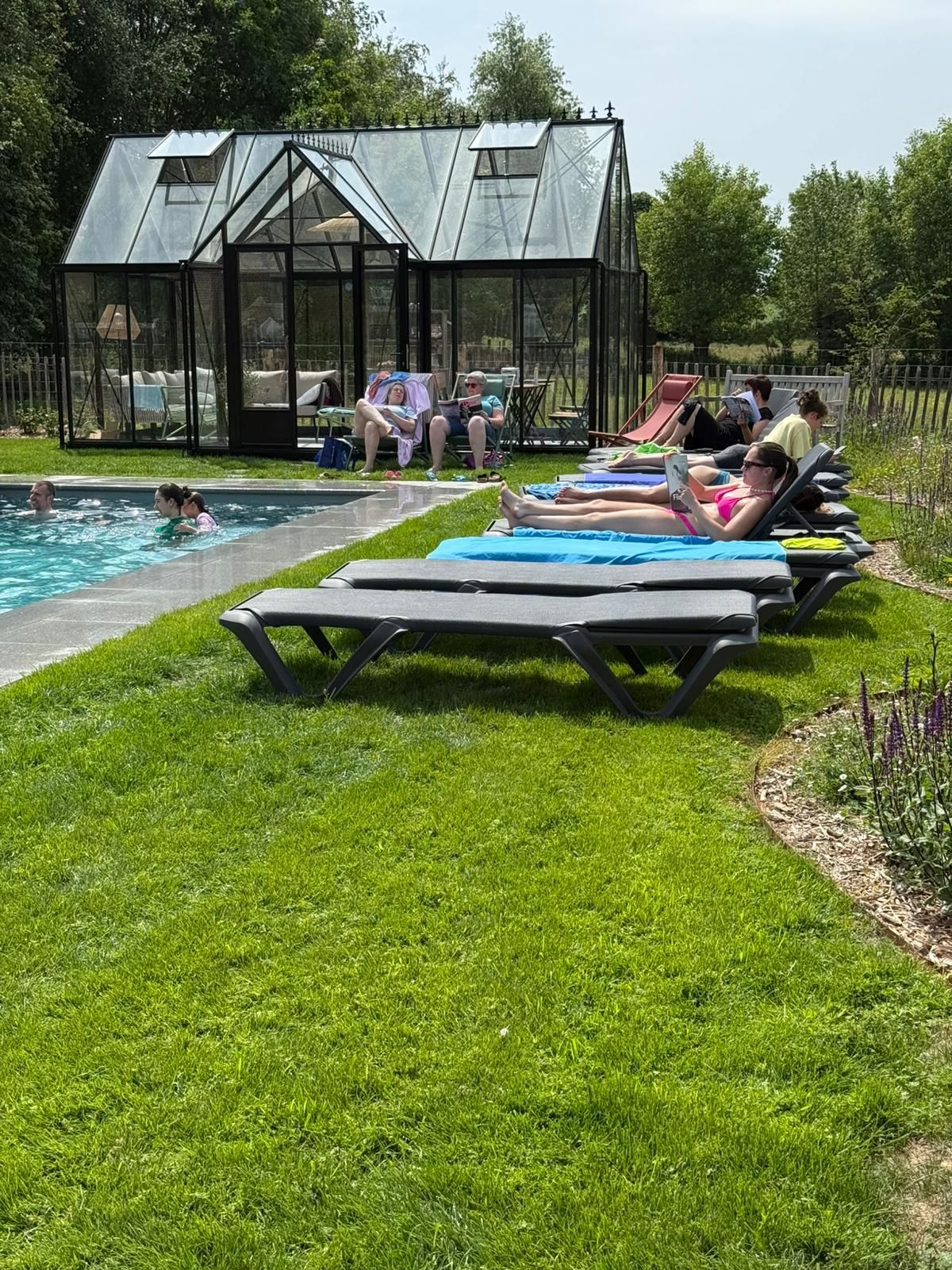 grote vakantiewoning met verwarmd zwembad, groot vakantiehuis met verwarmd zwembad