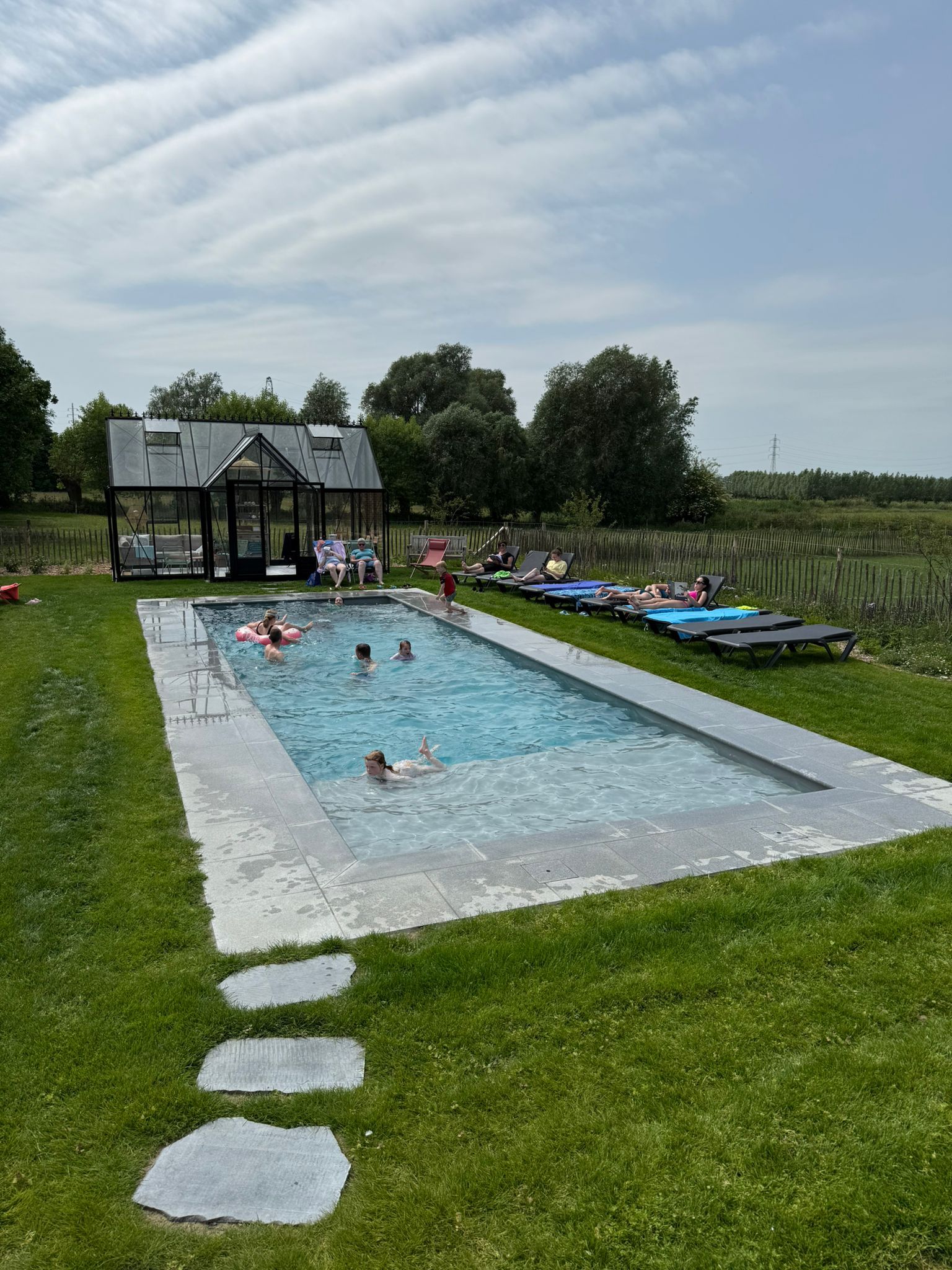 grote vakantiewoning met verwarmd zwembad, groot vakantiehuis met verwarmd zwembad