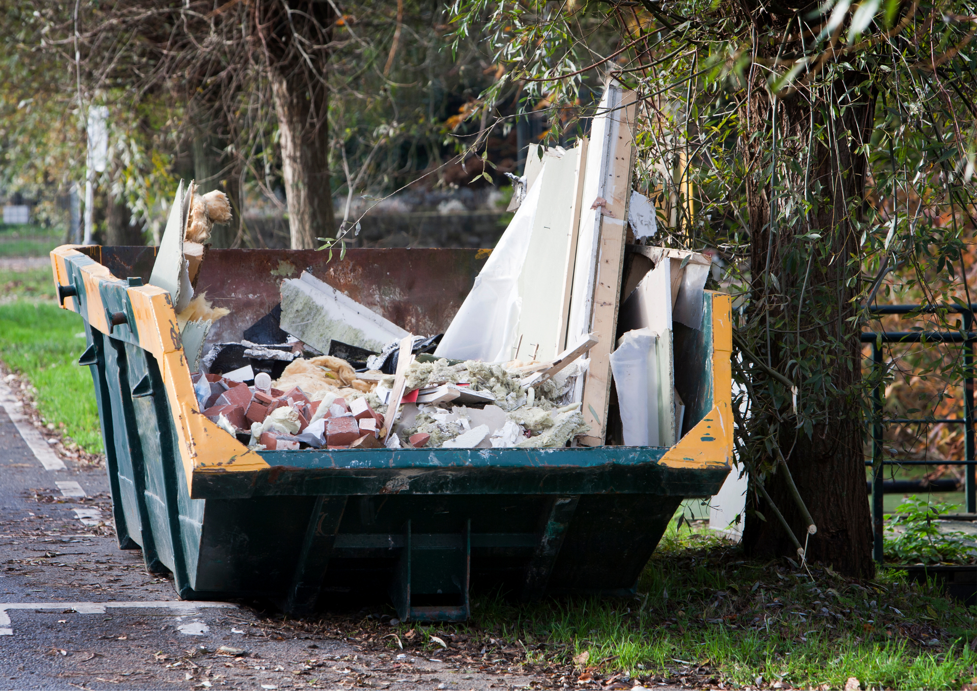 Top Tips for Efficient Skip Hire: Save Time, Space and Money