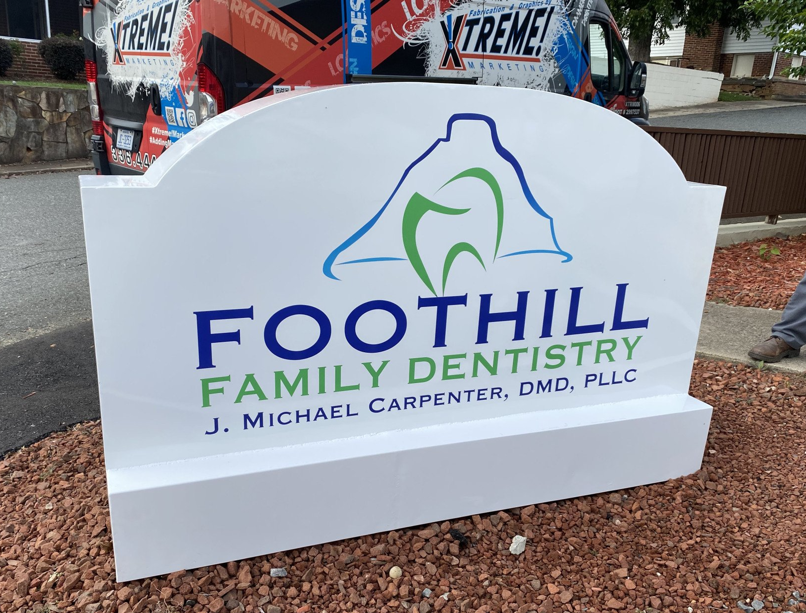 Sign for family dentistry