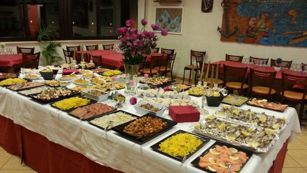 Buffet di antipasti e primi di pesce