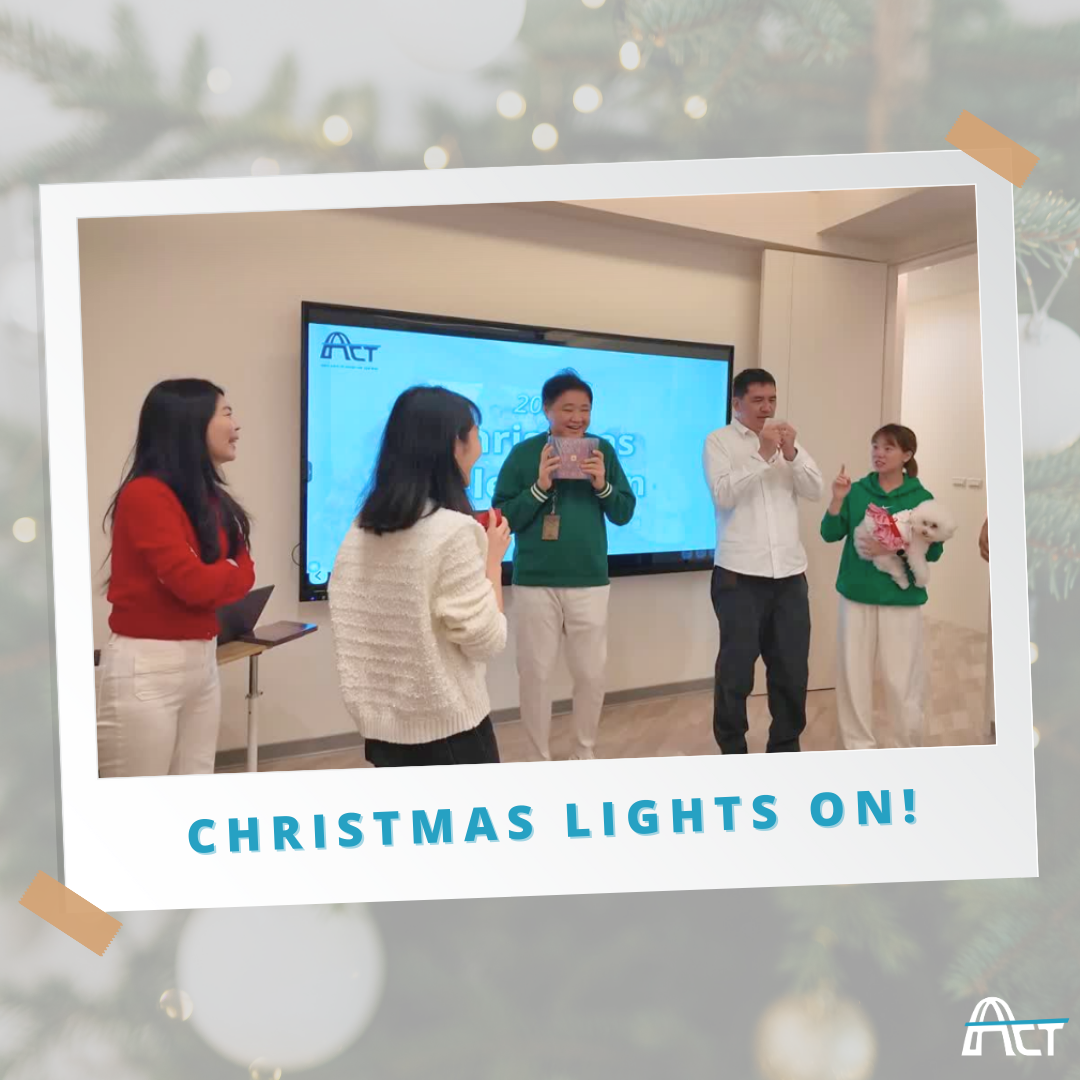 Act power Christmas lights on