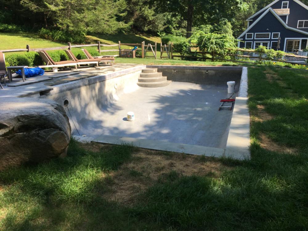 Distinctive Swimming Pools Inc