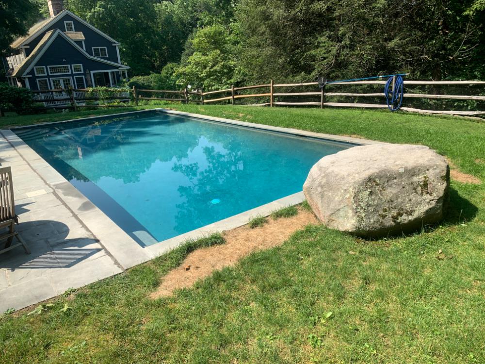 Distinctive Swimming Pools Inc