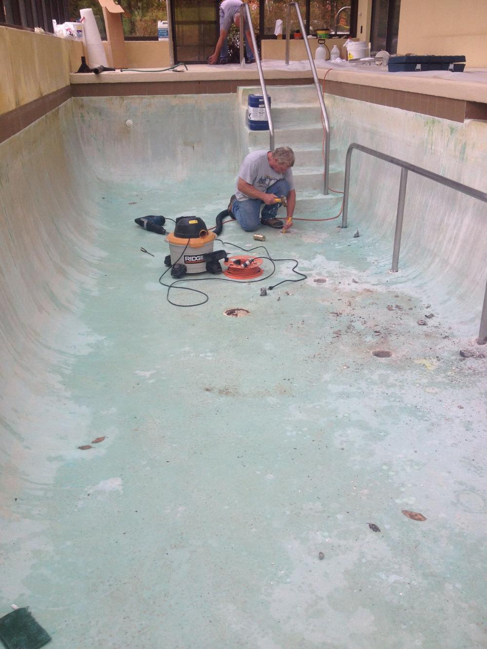 Distinctive Swimming Pools Inc