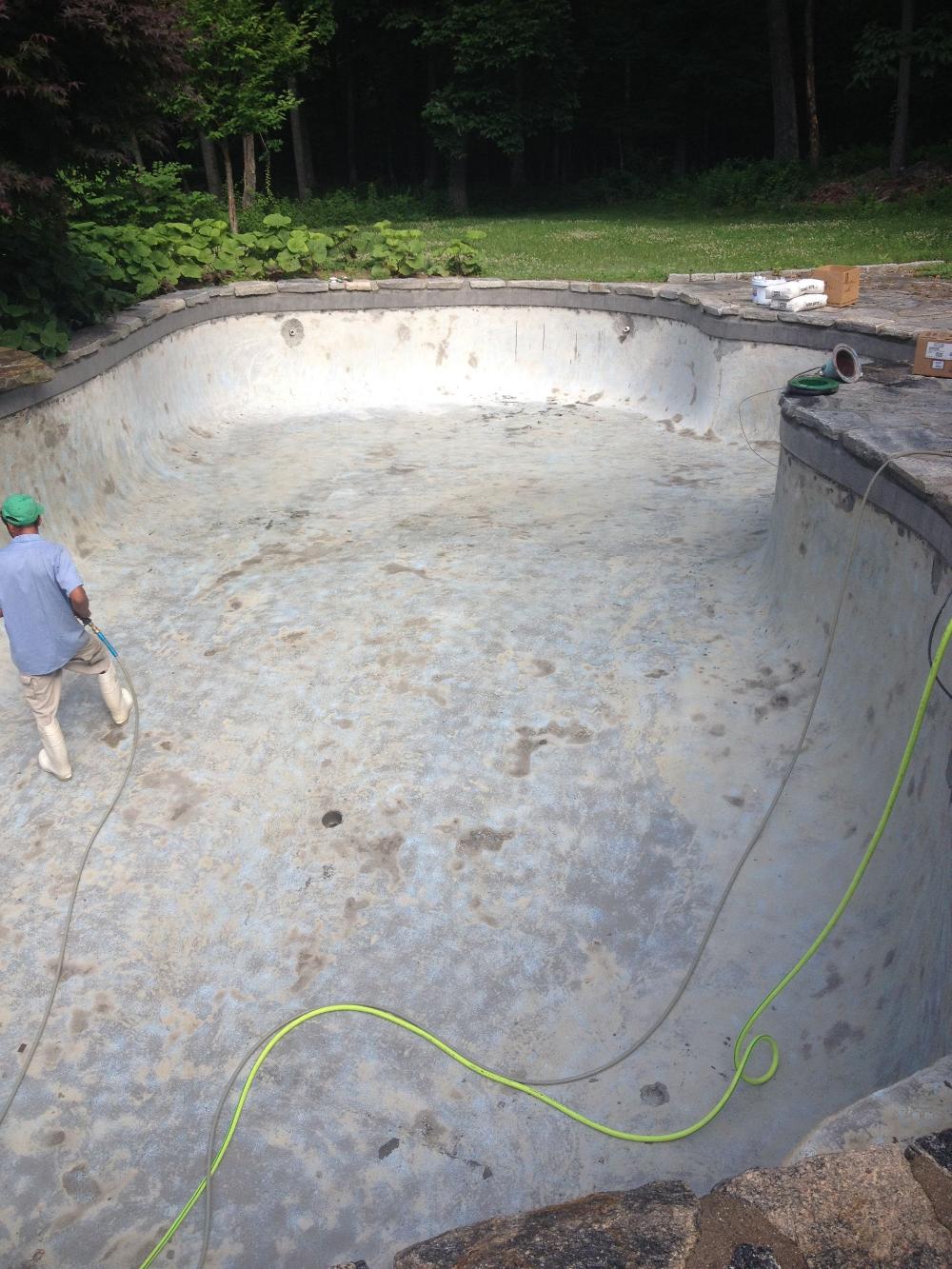 Distinctive Swimming Pools Inc