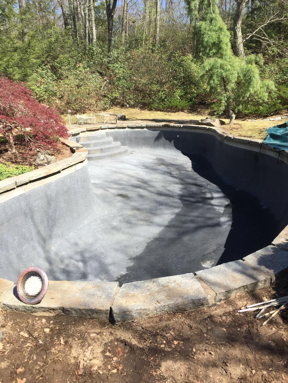 Distinctive Swimming Pools Inc