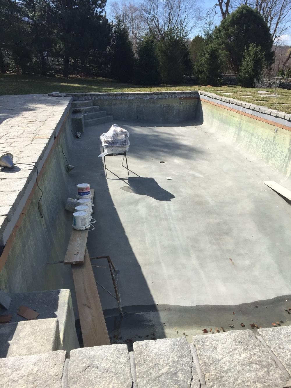 Distinctive Swimming Pools Inc