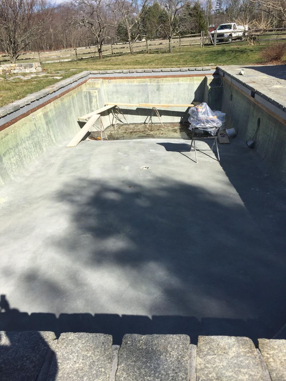 Distinctive Swimming Pools Inc