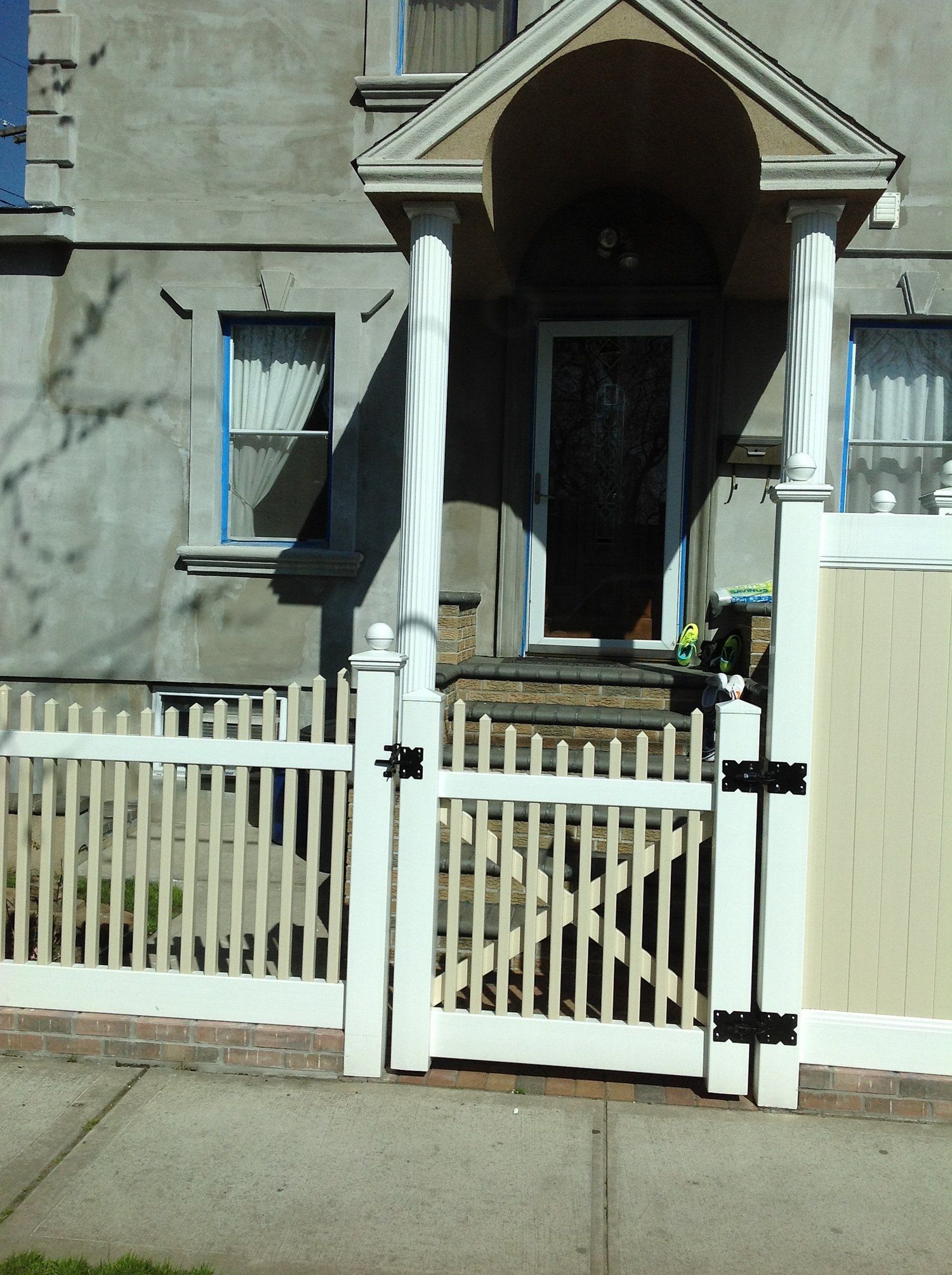 A house with a white picket fence around it