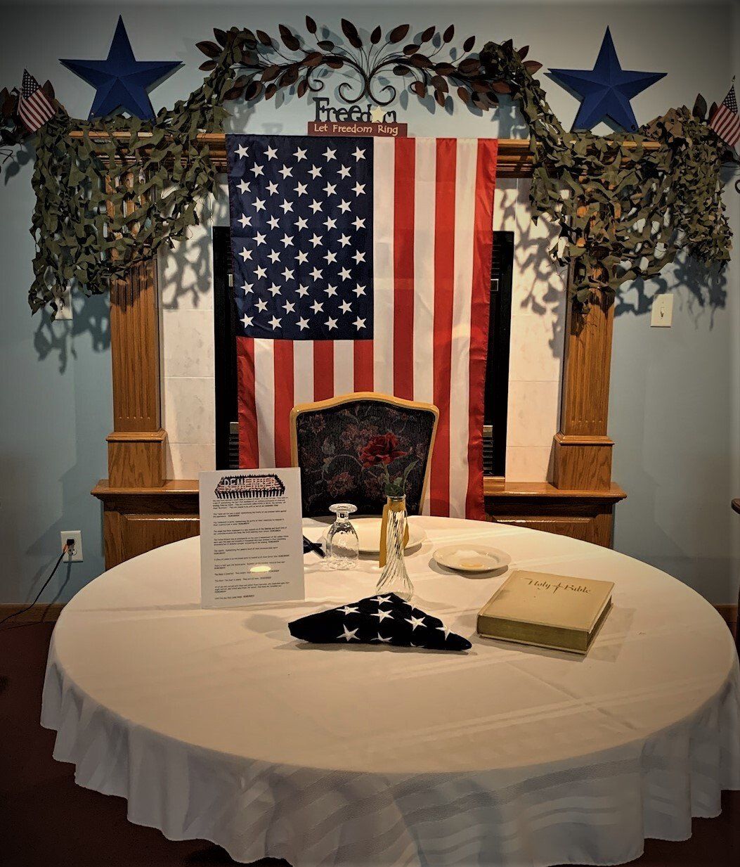 table with patriotic decorations in Harmony Court's Bellvue, NE location