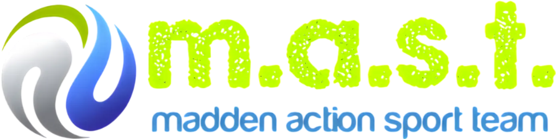 Logo per Madden Action Sport Team: testo verde "mast" con un grafico a spirale blu e grigio e le parole "madden action sport team".